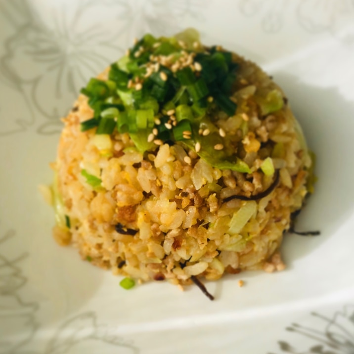 冷蔵庫にあるもので作る！旨味レタスチャーハン！